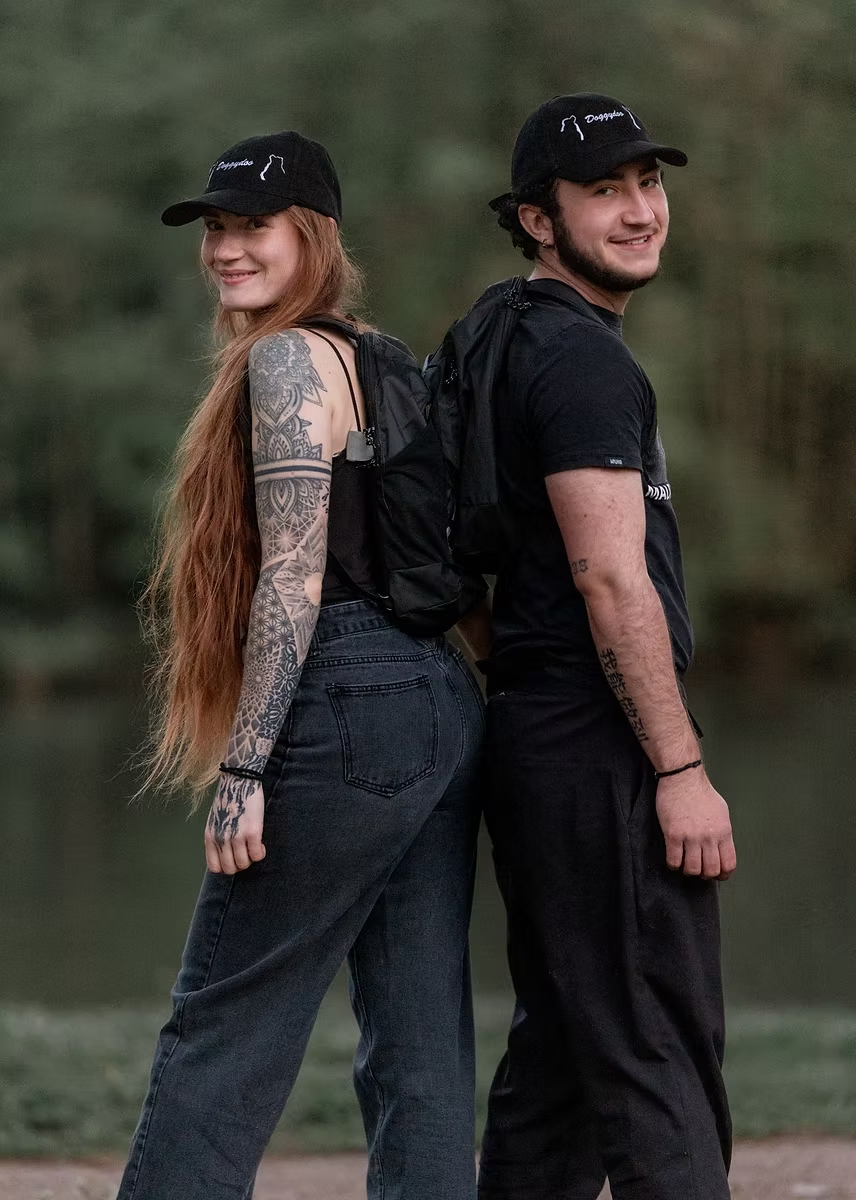 doggydoo-marie-et-mae A propos de nous : Marie et Maé, deux passionnés de chiens. Nous avons ouvert Doggydoo Pension à Mery sur Oise, dans le Val d'Oise pour nous occuper de vos compagnons